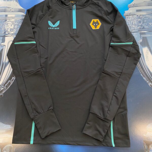 Buzo medio cierre del  wolves talle S imperdible tenela!!!!! 💵🎉✔️💣