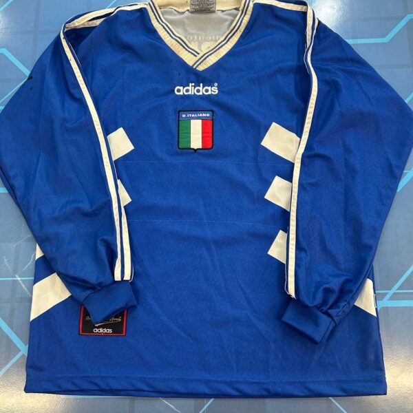 Camiseta mangas largas de  italiano  8 talle 4 imperdible tenela!!!!! 💵🎉✔️💣