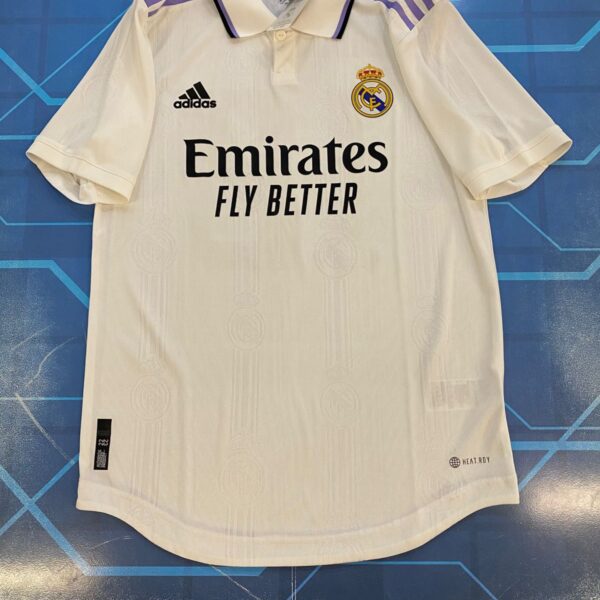 Camiseta del real madrid 2022 versión jugador 12 camavinga talle S