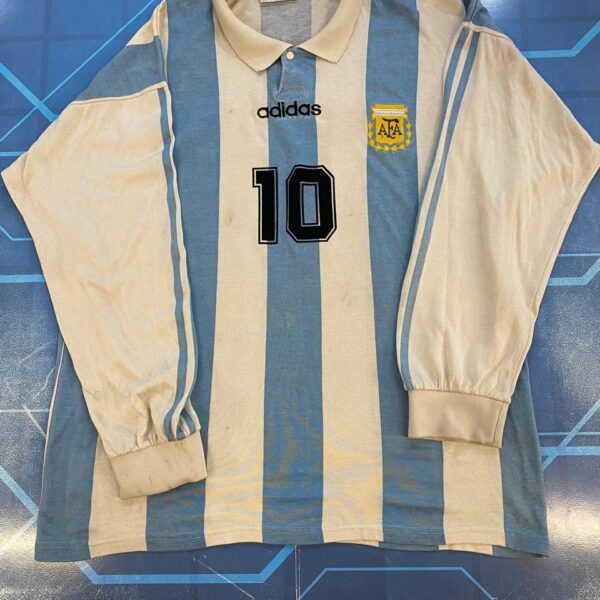 Camiseta mangas largas de la  seleccion argentina 1994  10  maradona talle 4