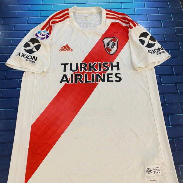 Camiseta de river plate ponzio año nuevo Chino talle M parche super liga argentina