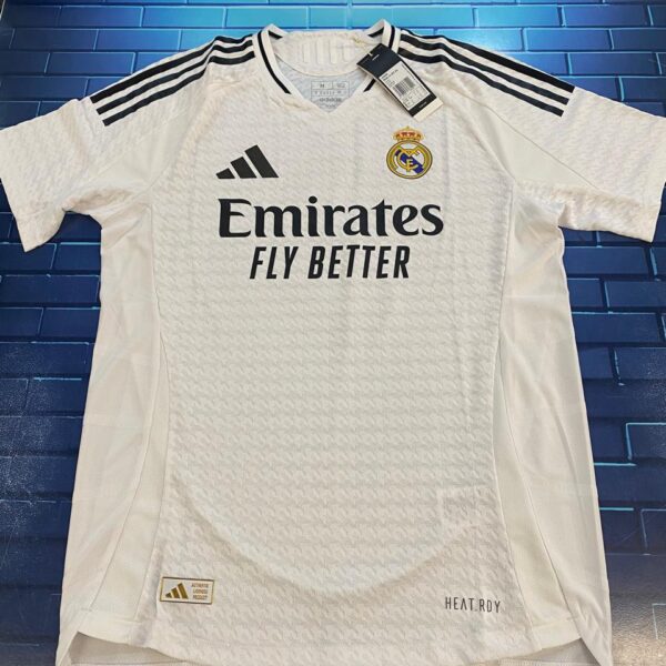 Camiseta del  real madrid  2025 versión jugador 9  mbappe talle M