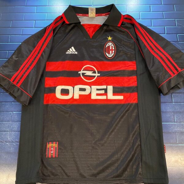 Camiseta del milan 1998 1999 usada por  24 guly talle L