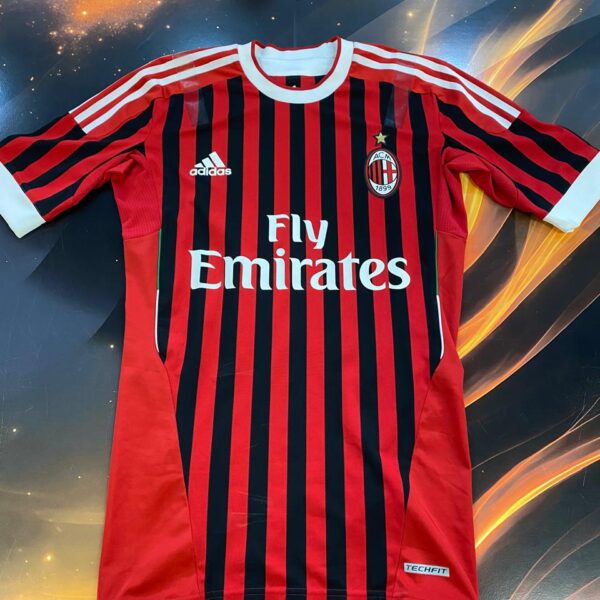 Camiseta del milan versión jugador tech fit talle M  11 ibraimovic !