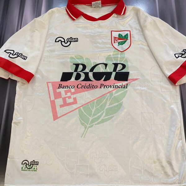 Camiseta alternativa de estudiantes marca Olan  utileria matchworn talle XL 5 !