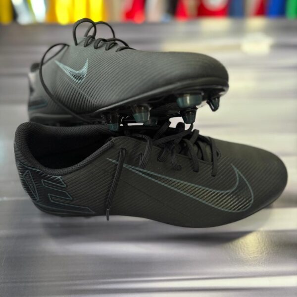 Nike Mercurial Vapor 15 Club FG Diseño totalmente blackout talle 10.5 US