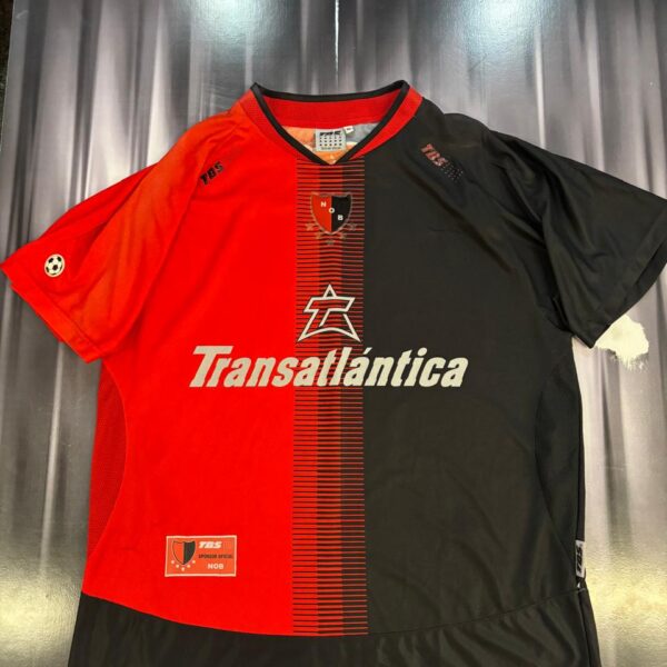 camiseta de newells titular 2004 usada en juego por el mago capria 20 talle XL