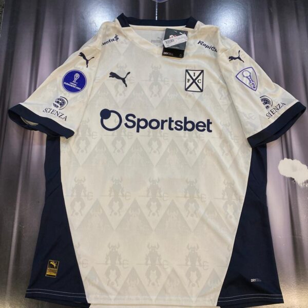 Camiseta alternativa de  independiente 26  lomonaco talle L