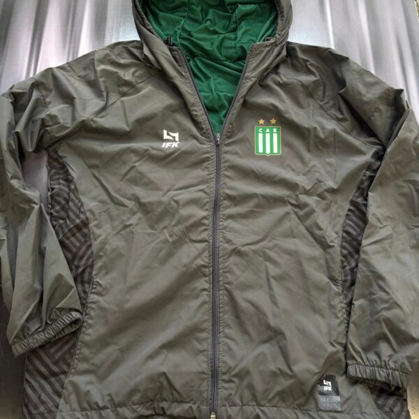 Rompeviento gris de excursionistas ifk 2025 !