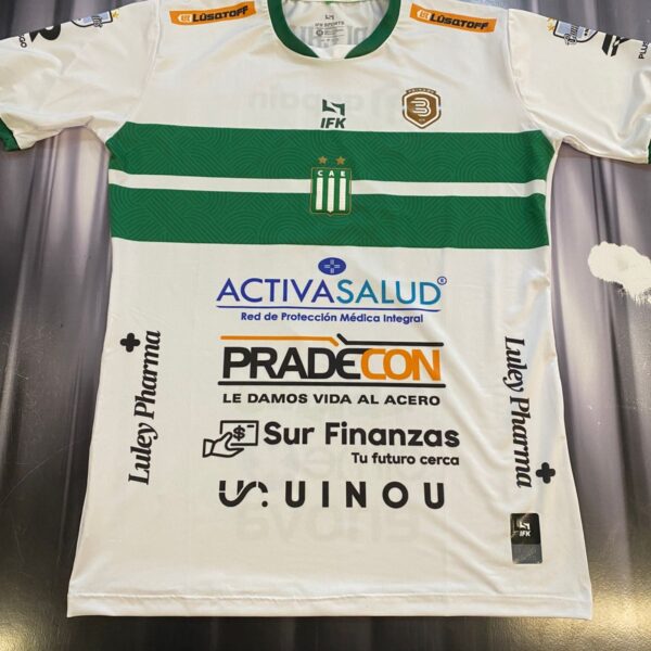 camiseta alternativa de excursionistas 2025 parche primera B