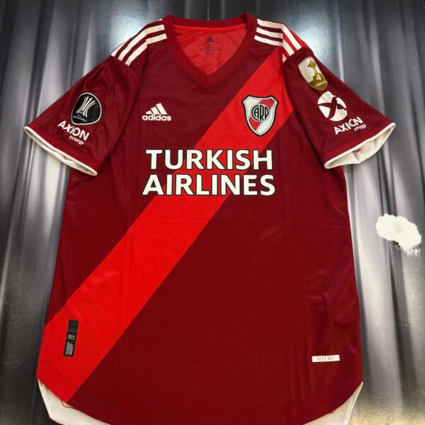 camiseta alternativa de river plate versión jugador copa libertadores 2021 7 suarez talle M