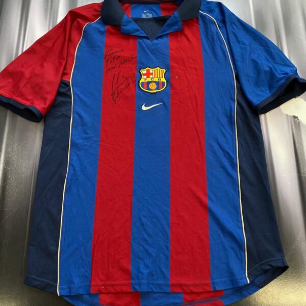 Camiseta del  barcelona utileria año 2001/2 firmada por saviola talle M !