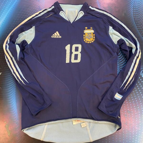 Camiseta de la selección argentina año 2005 doble tela talle S 18 MESSI