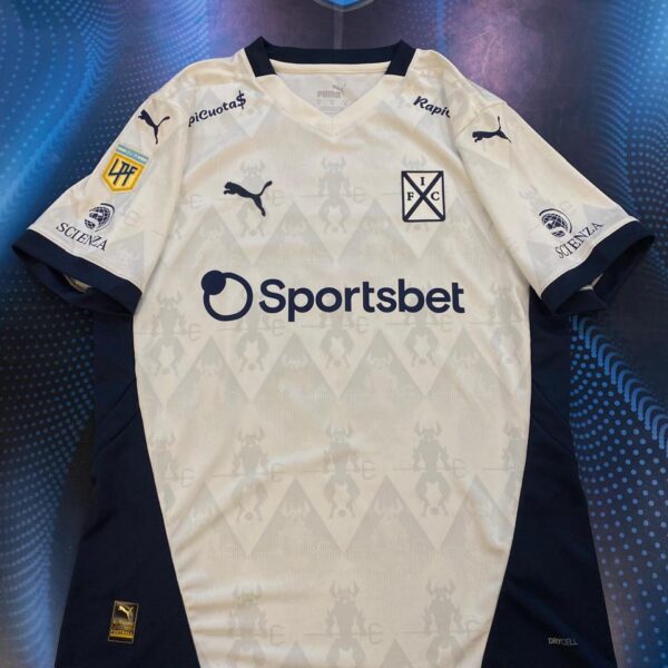 Camiseta alternativa de independiente utileria 5 loyola talle M