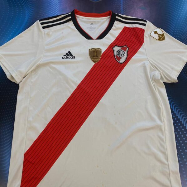 Camiseta de river plate 2019 10 quintero talle XL