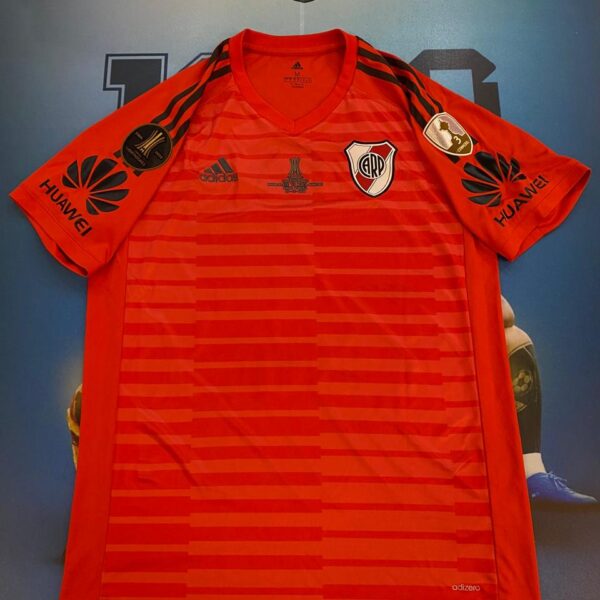 Camiseta de arquero de river plate final copa libertadores 2018 1 armani talle M