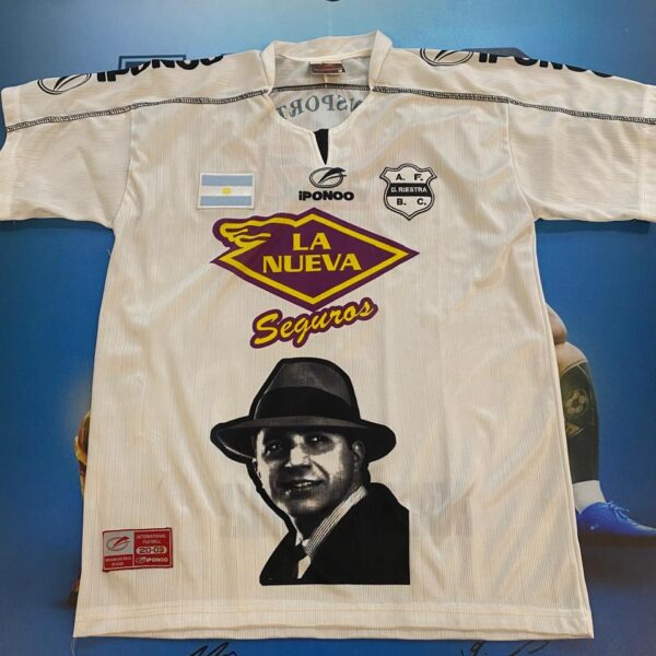 Camiseta de  riestra utileria originales de época carlos gardel  jugador 9 talle L