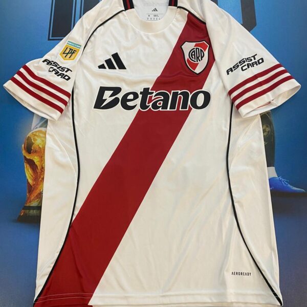 Camiseta de river plate 2025 versión hincha talle M !