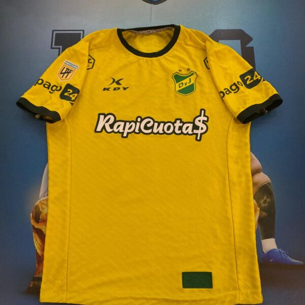 Camiseta de defensa y justicia utileria 26 caceres talle L