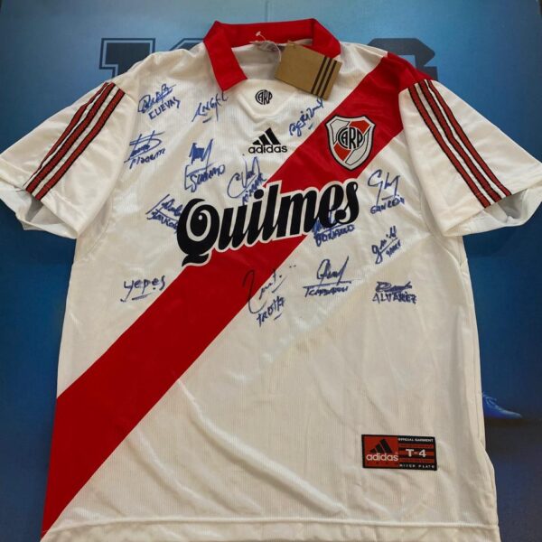 Camiseta de river plate año 1999 7 talle 4 inmaculada nueva con etiqueta