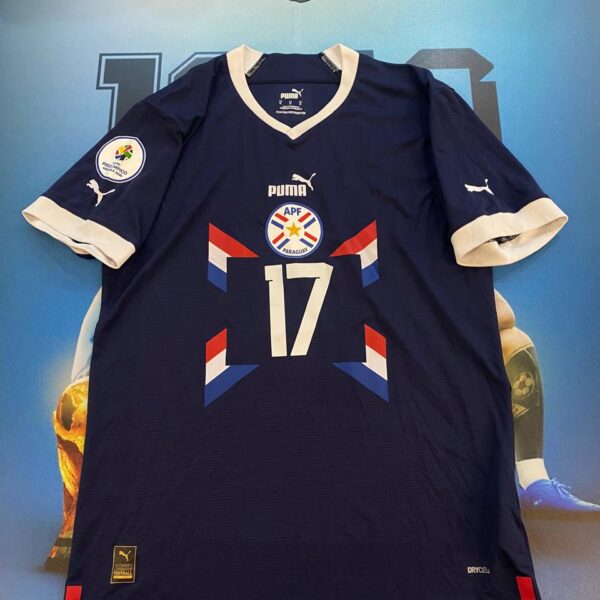 Camiseta alternativa de la seleccion de  paraguay utileria usada por 17 ivan leguizamon talle M