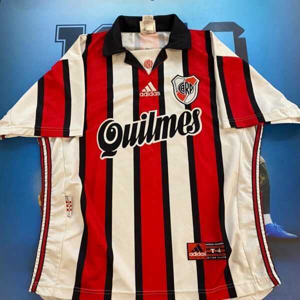 Camiseta tricolor de river plate 1999 talle 4