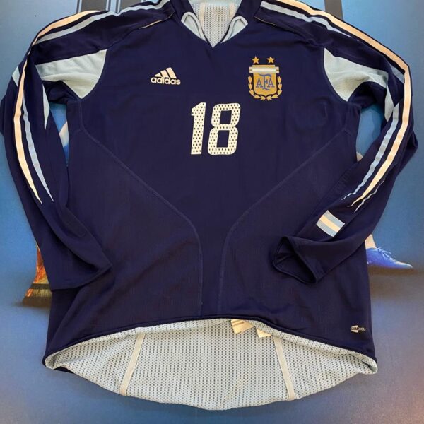 Camiseta doble tela de la selección argentina 2005 talle M 18 messi !