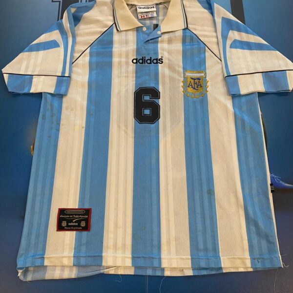 camiseta de la selección argentina año 1997 usada por gabriel Milito sub 17 tela calada !