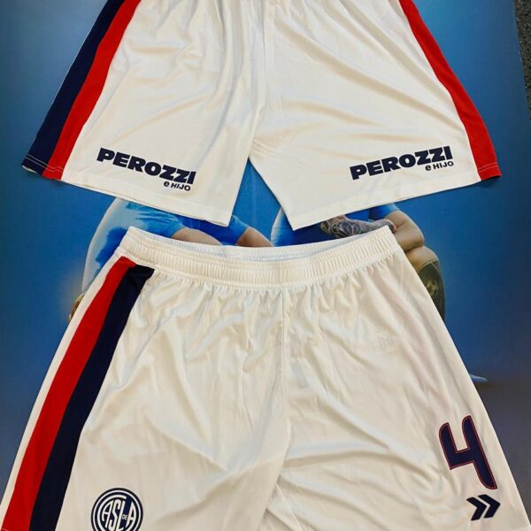 Short alternativo San lorenzo 2025 con publicidad y numero jugador 50 talle M