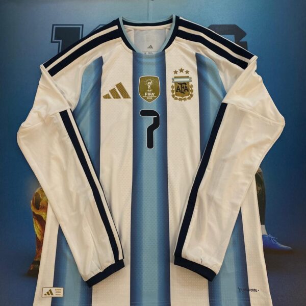 Camiseta mangas largas de la seleccion argentina 26 versión jugador 7  de paul talle M