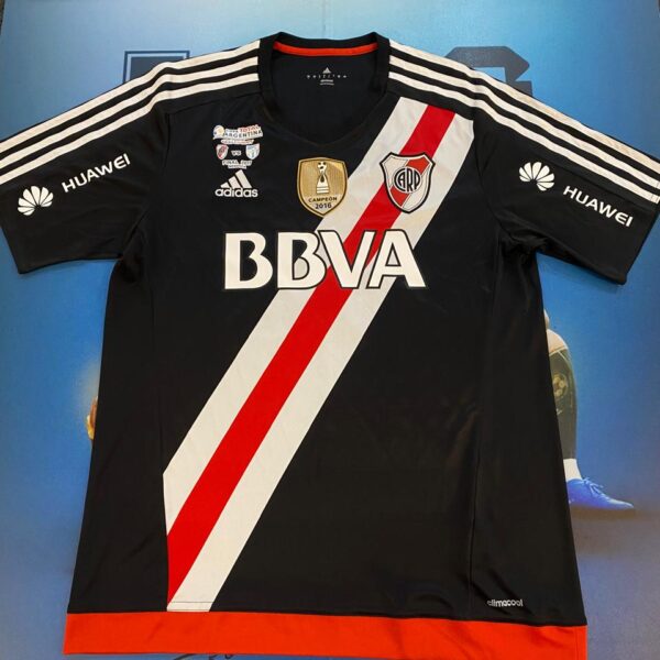 Camiseta alternativa de river plate 2017 32 scocco talle L