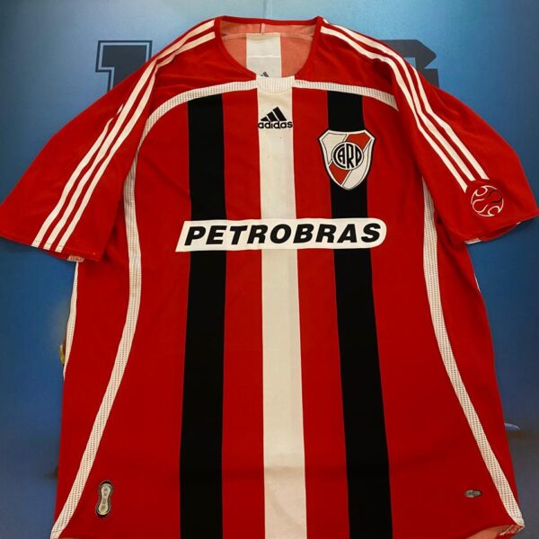 Camiseta tricolor de river plate año 2007  10 talle XL