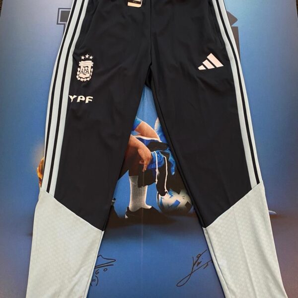 Pantalón de entrenamiento de la  seleccion argentina talle L
