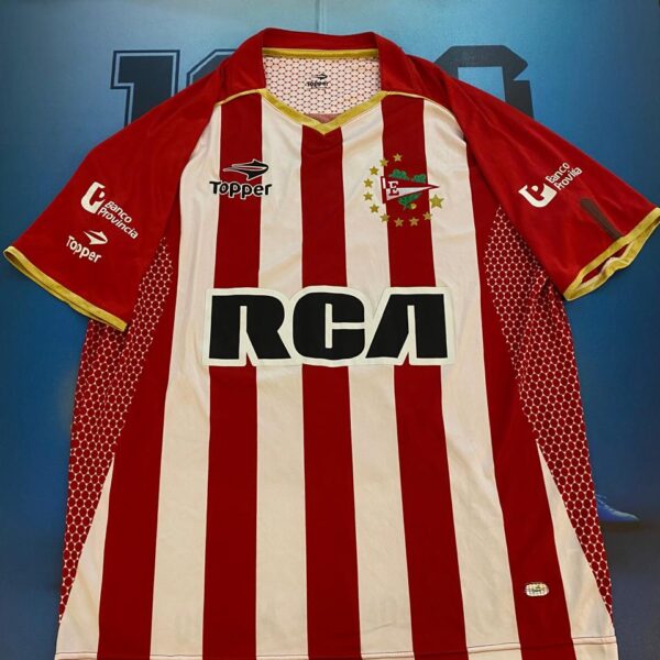 Camiseta de estudiantes 2010 2011 usada por  3 cellay talle L