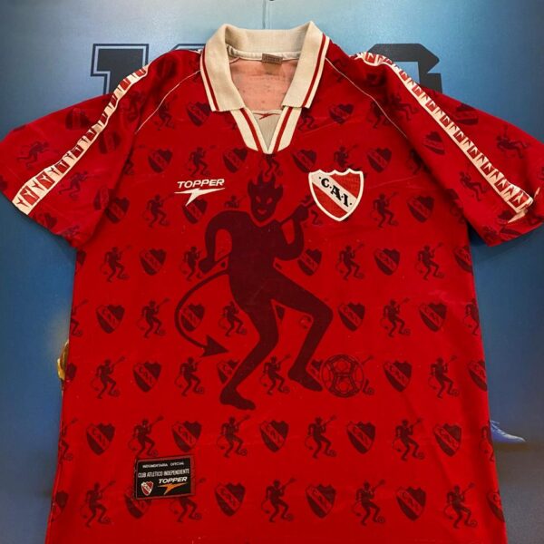 Camiseta de independiente  1998 30 Calderon talle 42 (L)
