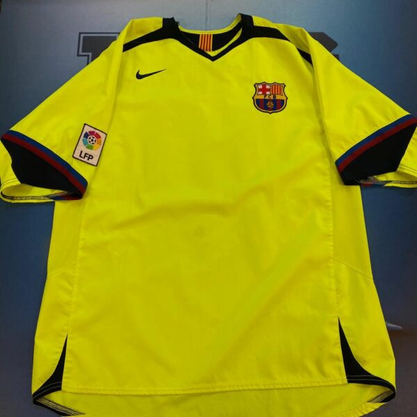 Camiseta alternativa del barcelona año 2005 talle L 10 ronaldinho!