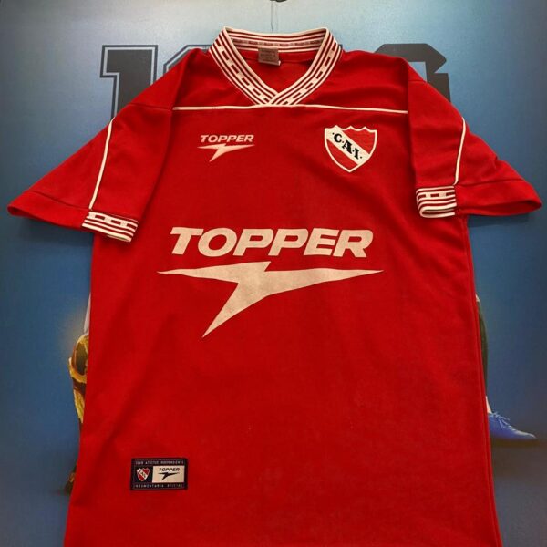 Camiseta de independiente año 2000 18 nro pintura talle  40 (M)