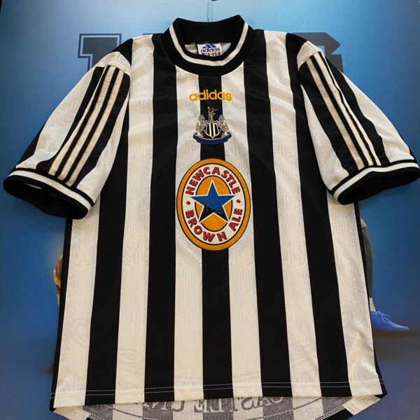 Camiseta del  new castle  9 shearer talle M
