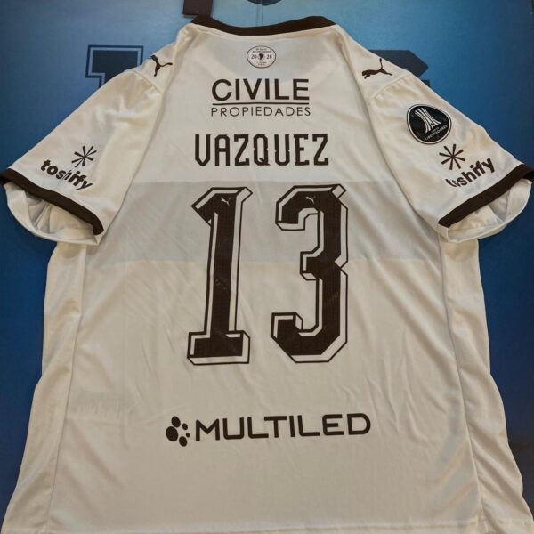 Camiseta de Platense copa libertadores 2026 13 Vazquez talle XL