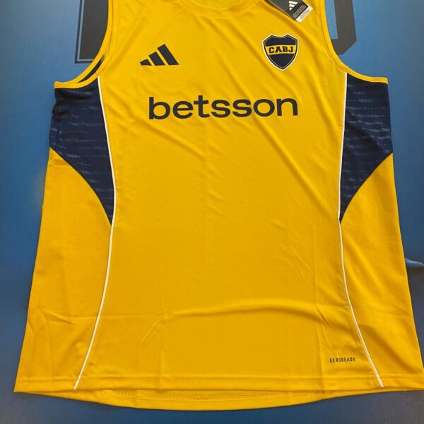 Nueva musculosa amarilla de boca 2026