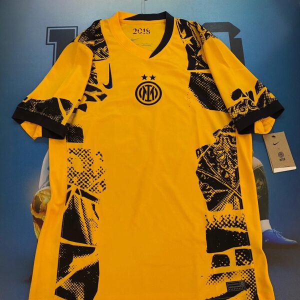 Camiseta alternativa del Inter 10 Lautaro talle M