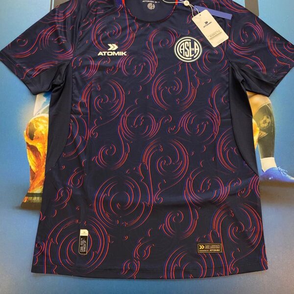 Nueva camiseta pre match de san lorenzo atomik 2026