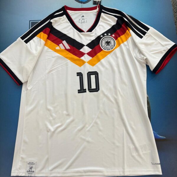 Nueva camiseta de Alemania 2026 talle M 10 musiala