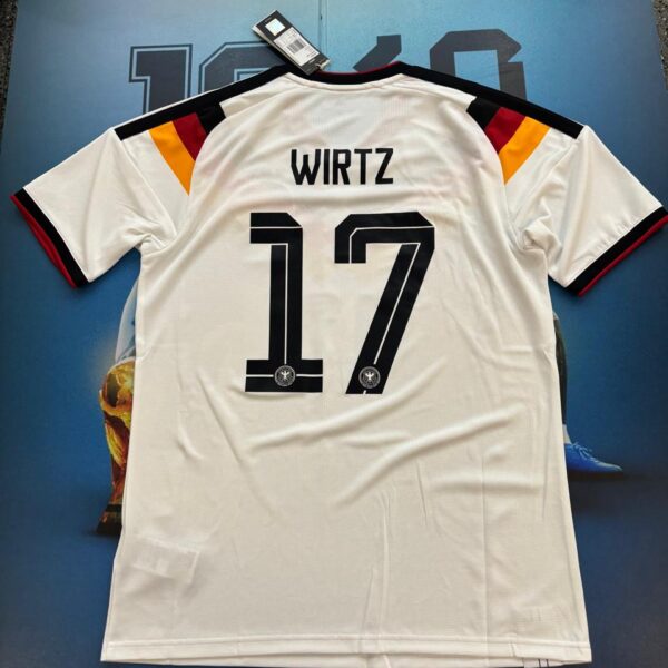 Nueva camiseta de Alemania 2026 talle L 6 kimmich