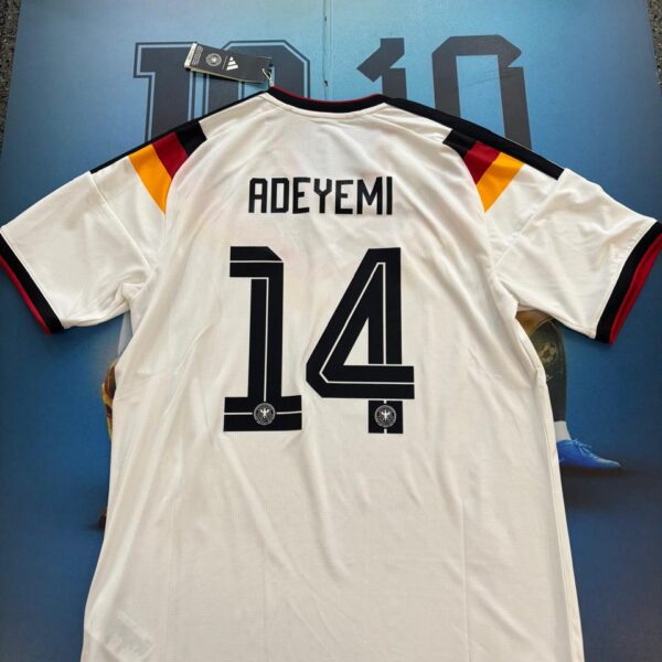 Nueva camiseta de Alemania 2026 talle L 14 adeyemi