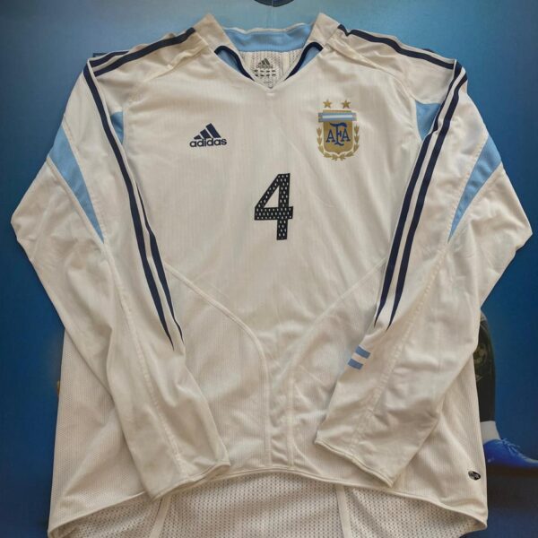 Camiseta alternativa mangas largas de la selección Argentina juvenil usada por Pablo Zabaleta talle L