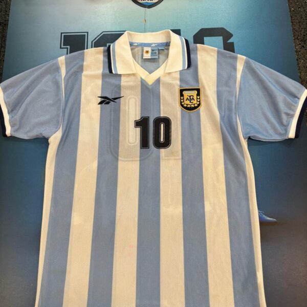 matchworn camiseta de la selección argentina 1999 utileria usada por Ariel Arnaldo el burrito Ortega vs Brasil amistoso disputados en 1999. Tela calada. Pieza única de colección.