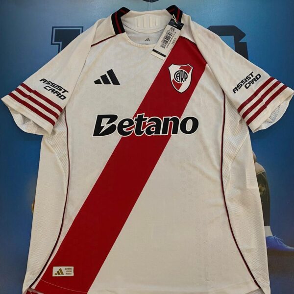 Camiseta de River Plate 2026 versión jugador 35 Freitas talle L