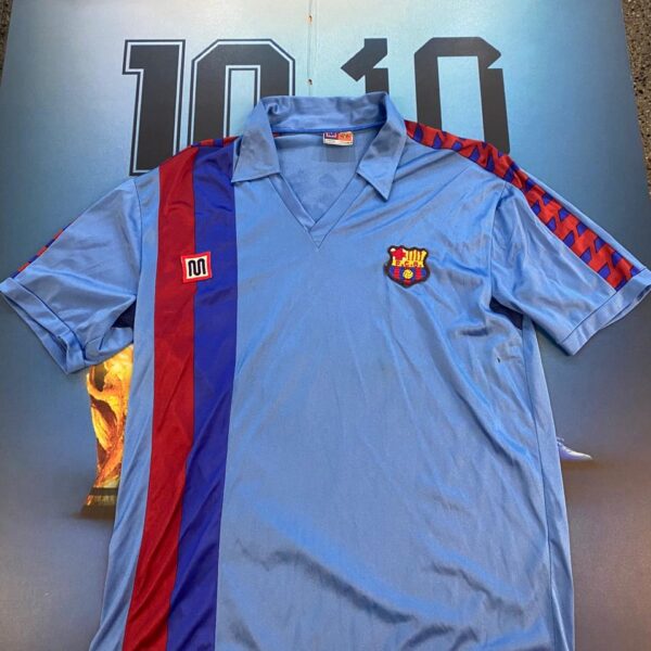 Camiseta alternativa del barcelona año 1982 10 maradona