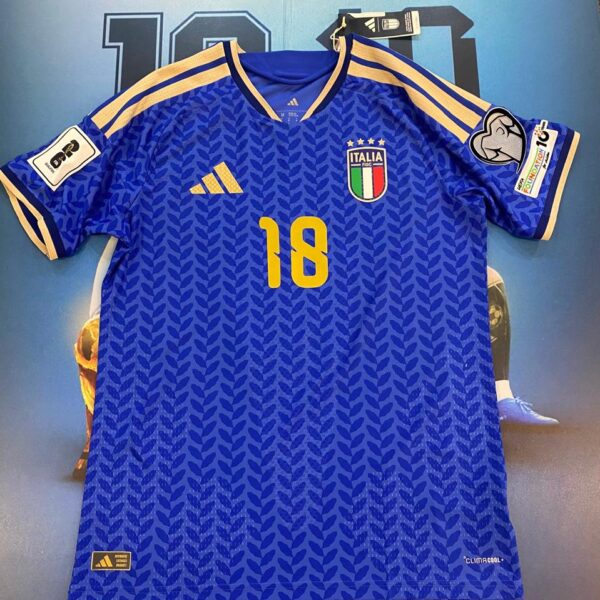 Camiseta de la selección italiana versión jugador talle M  18 barella eliminatorias mundial 2026